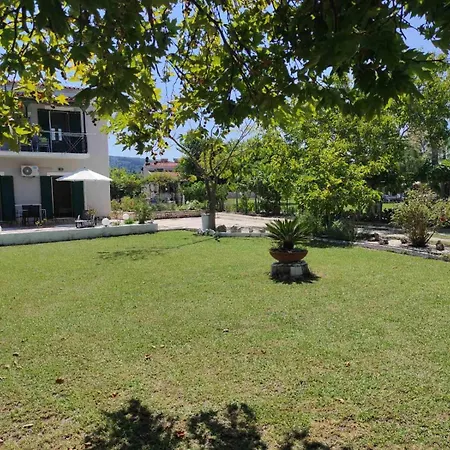 Nikilein's House, 150μ απο την παραλία