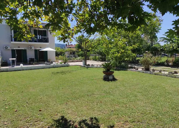 Nikilein's House, 150μ απο την παραλία